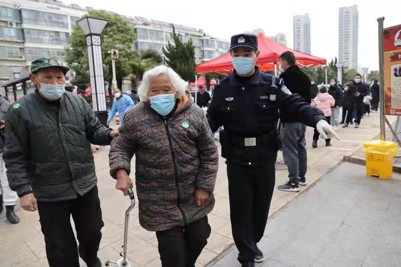 七手八脚打一正确生肖精选解析、解释与落实、构建解答解释落实